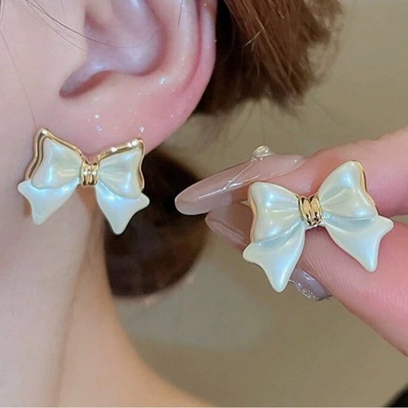 Satin like bow gold earrings balletcore - Picture 2 of 3